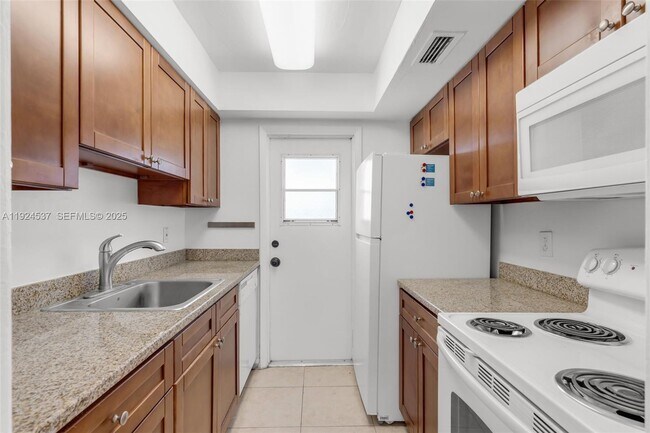 Building Photo - 7550 SW 82nd St