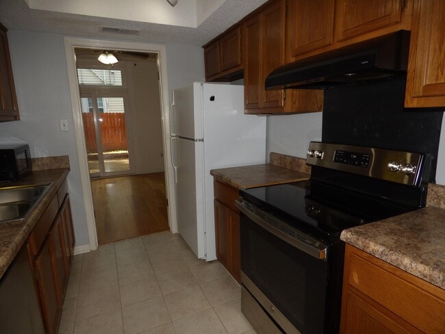 Building Photo - 1695 Belvedere Ct