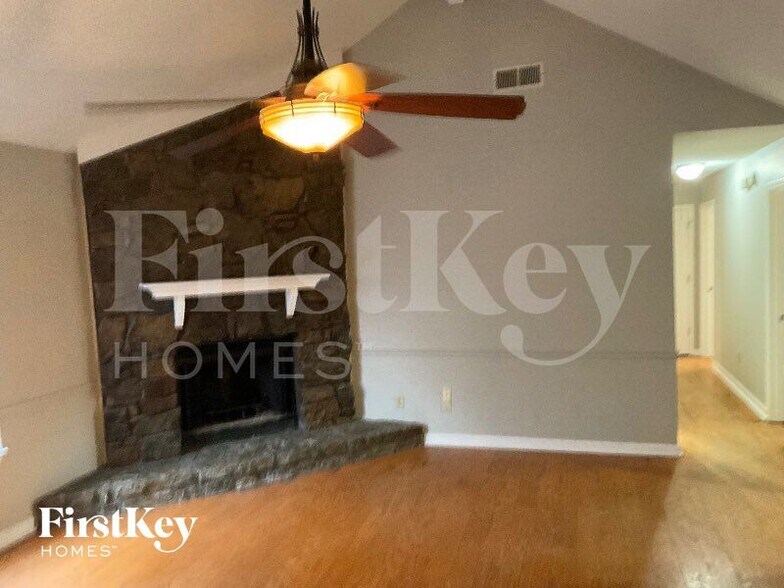 Building Photo - 4925 Water Fowl Ln