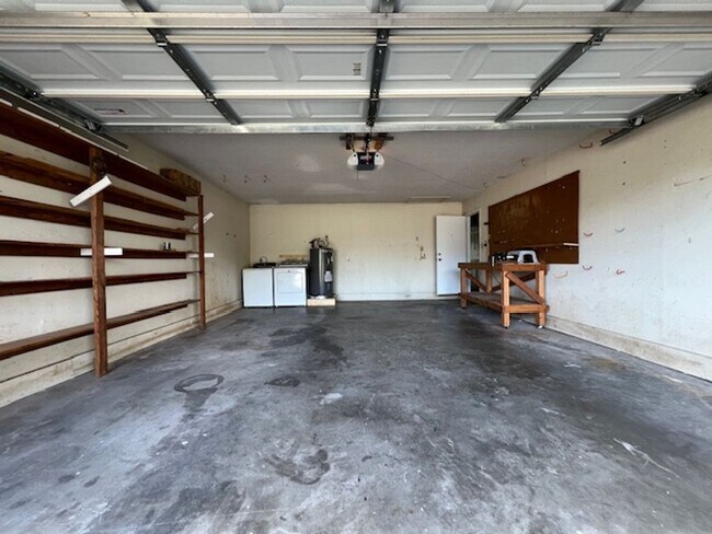 Building Photo - UPDATED HOME IN FLOUR BLUFF - OFFERING GRE...