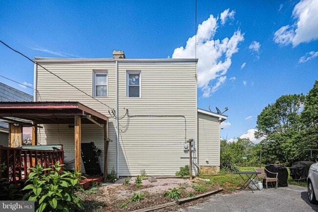 Building Photo - 253 E Howard St