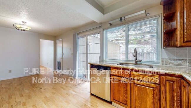 Building Photo - 1321 Berrydale Dr