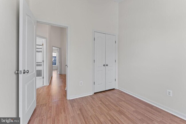 Building Photo - 702 Anoosh Ct