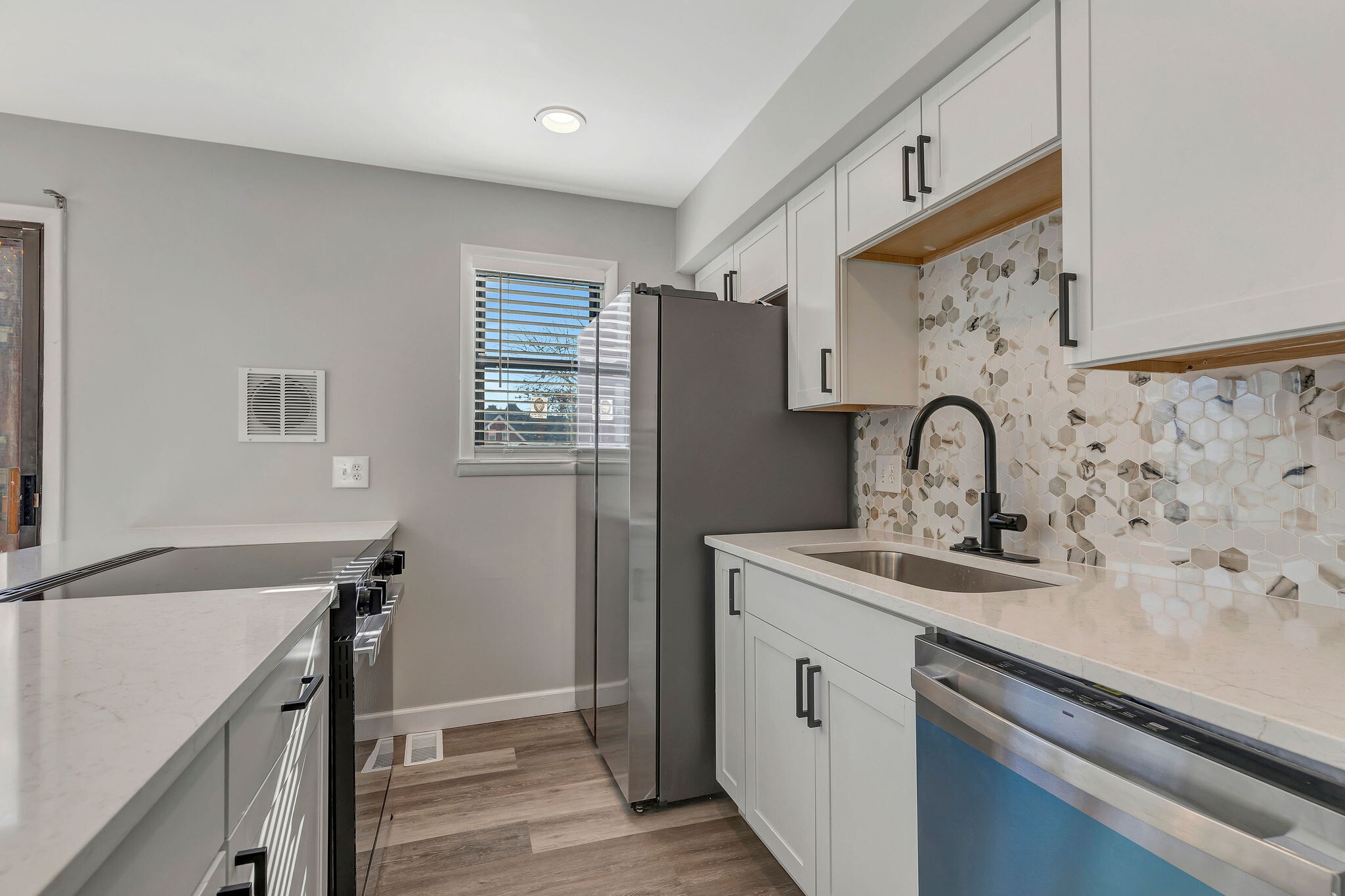 Building Photo - 2410 Grandview Ave