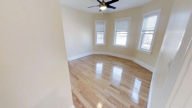 Building Photo - BEAUTIFUL UNIT IN CAMBRIDGE!!!!!!!!!!!