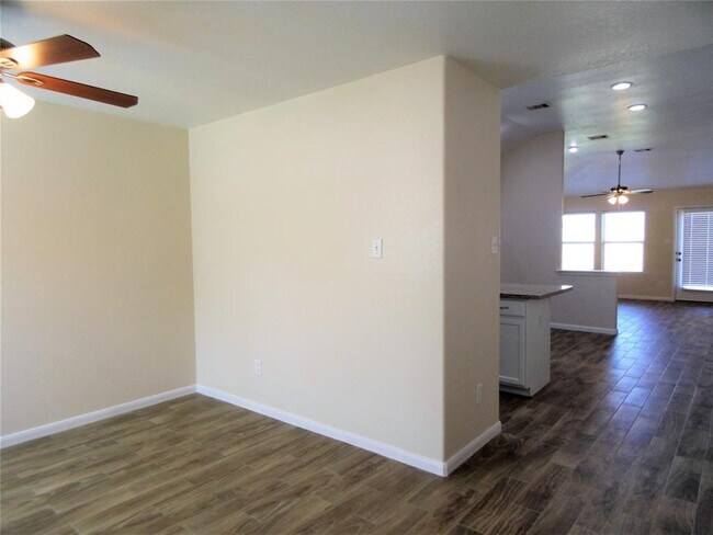 Building Photo - 2115 Summit Meadow Dr