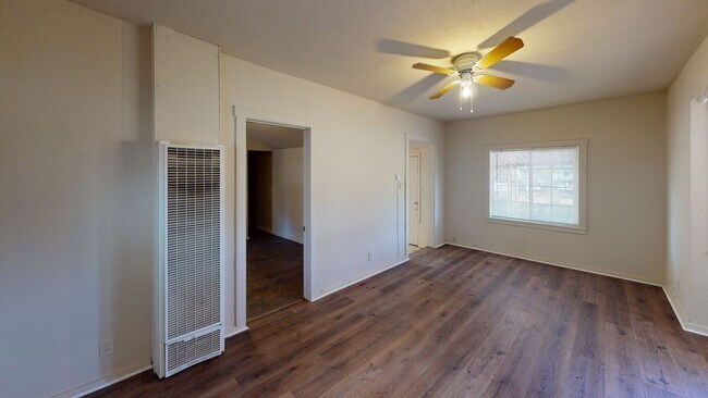 Building Photo - Available Now! Single Family 1/1 home for lease with large lot and 1 car garage!
