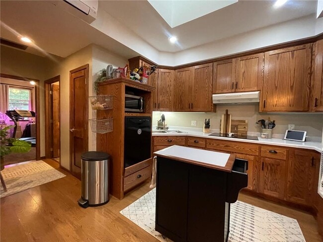 Building Photo - 27 5th St