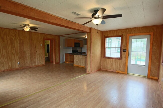 Building Photo - Coming Soon! 3 Bedroom 2 Bath in Bullard! Large Shop!