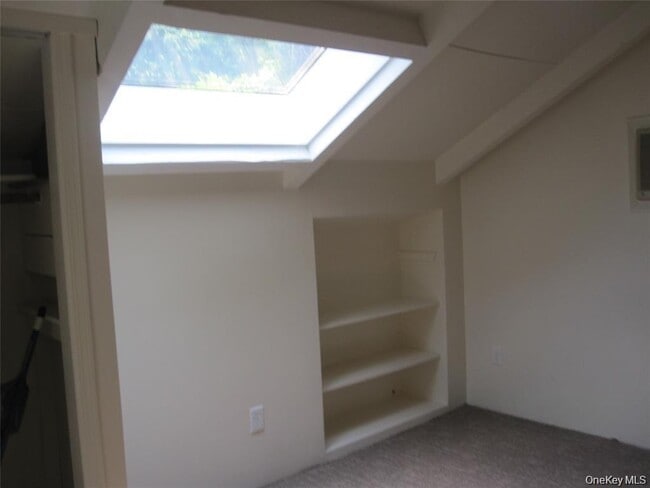 Building Photo - 909 US-9W