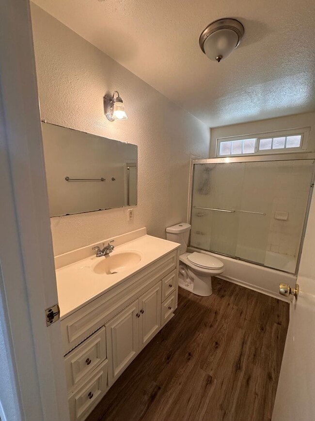Building Photo - 913 Banyan Dr