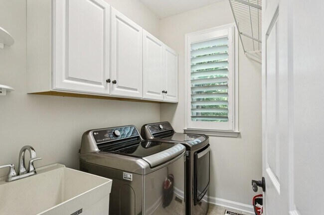 Building Photo - 5032 Hickory Hills Dr