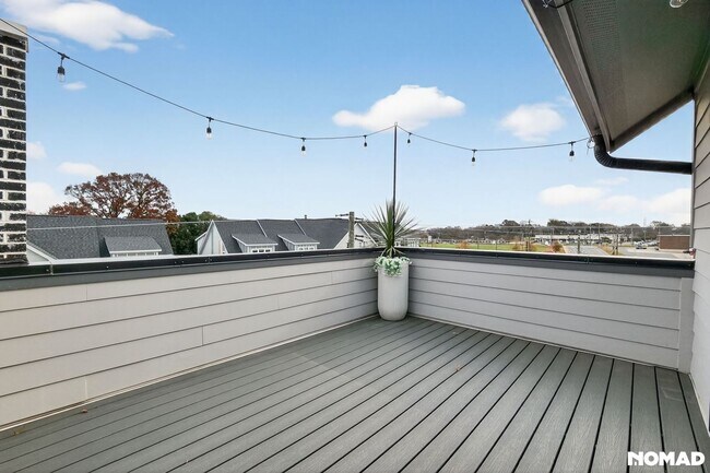 Building Photo - 215 Freeland Ln