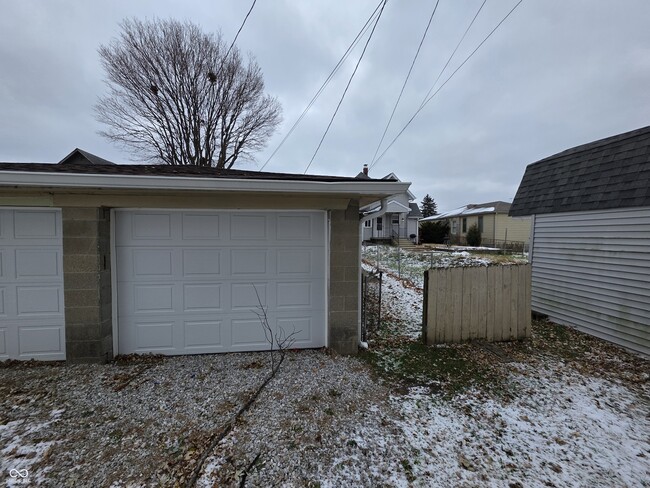 Building Photo - 86 S 6th Ave