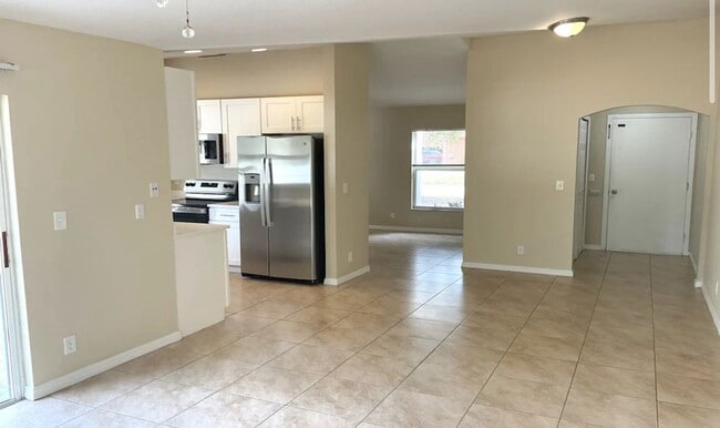 Building Photo - 1905 SW Fears Ave