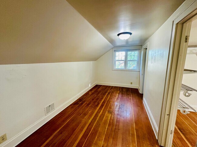 Building Photo - Charming 3-Bedroom Home in the Heart of So...