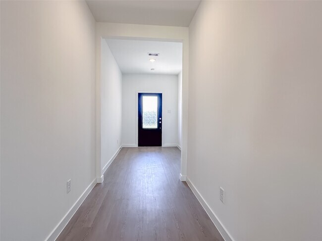 Building Photo - 28606 Bluebonnet Grotto Dr