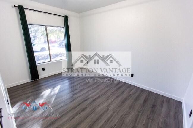 Building Photo - 16092 W Woodlands Ave