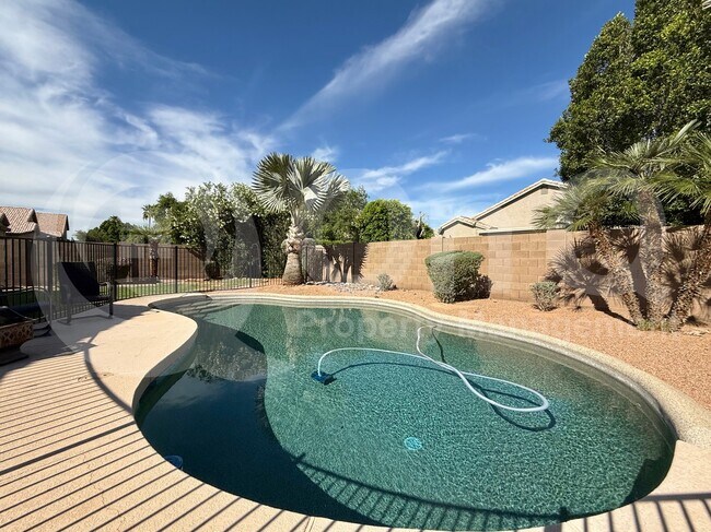 Building Photo - 1445 S Park Grove Cir