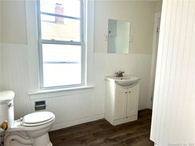 Building Photo - 74 High St