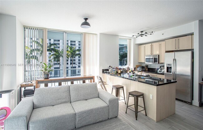 Building Photo - 1111 SW 1st Ave