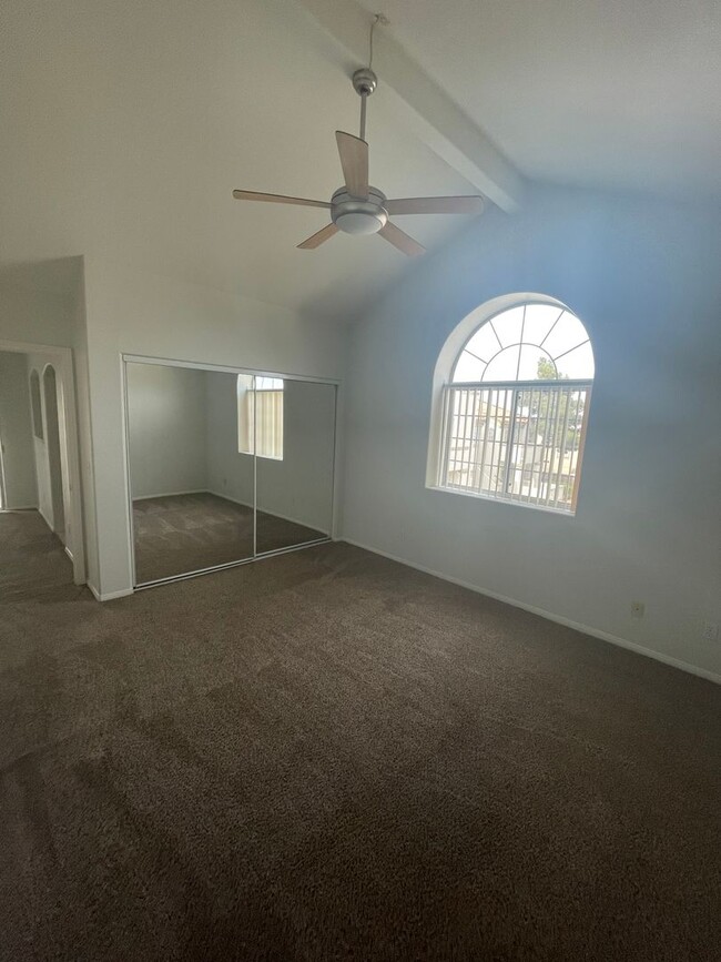 Building Photo - 2 Bed Condo in Henderson Nevada.