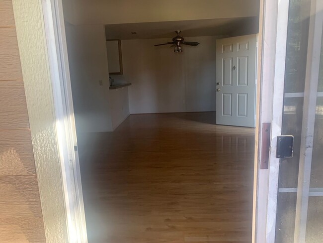 Building Photo - Half off 2nd months rent! 2 bedroom 2 bath...