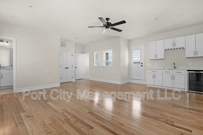 Building Photo - 903 S Decker Ave