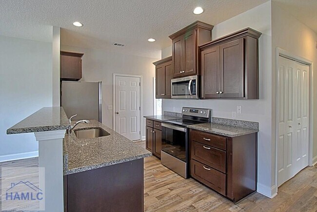 Building Photo - 741 Meloney Dr