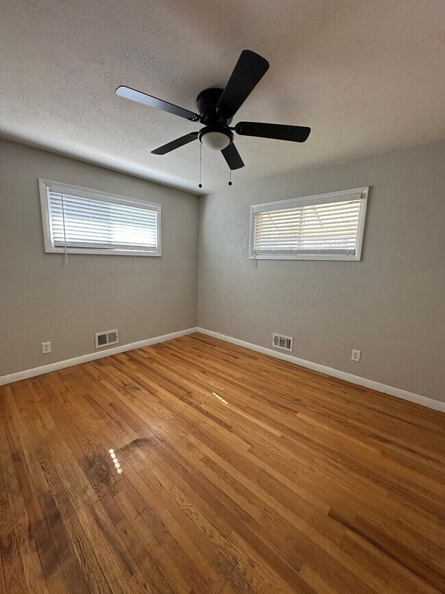 Building Photo - 6820 Larsh Dr
