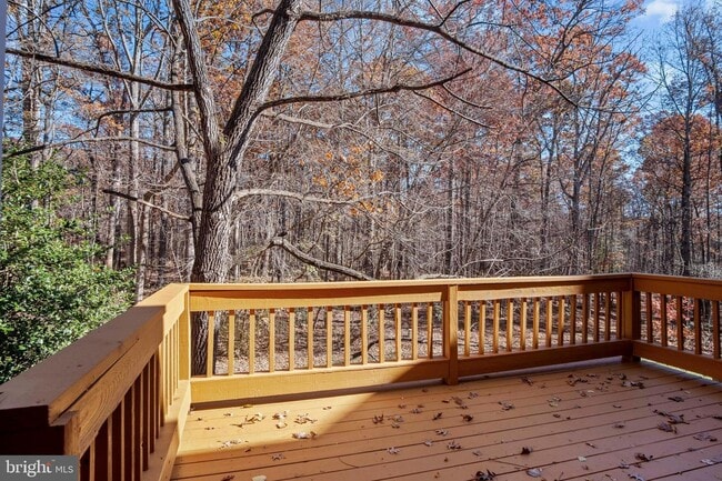 Building Photo - Charming Townhome with Modern Amenities