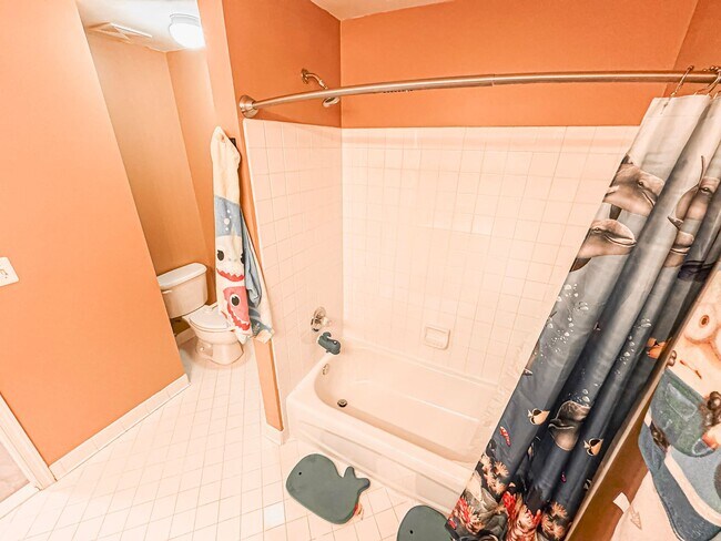 Building Photo - Lavish 4 Bed 3.5 Bath Home With Sunroom & Large Recreation Room In Desired South Riding