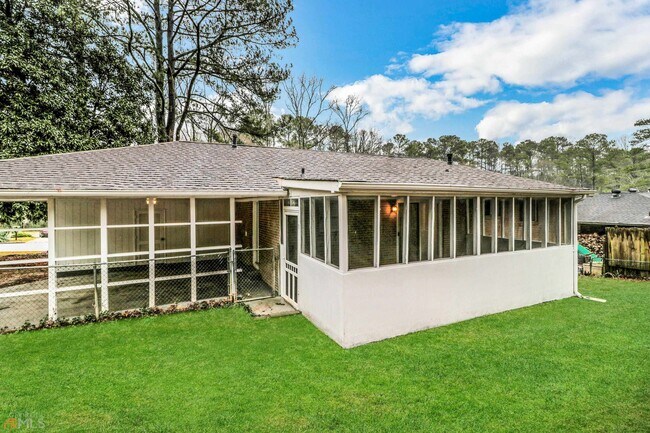 Building Photo - 2537 Bonnybrook Dr SW