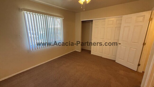 Building Photo - Gated Two Bedroom Townhome