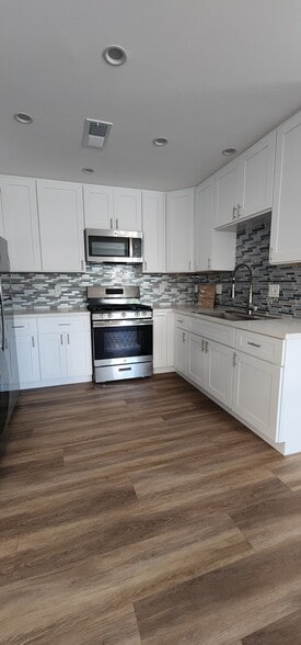 Building Photo - 2752 Thurman Ave