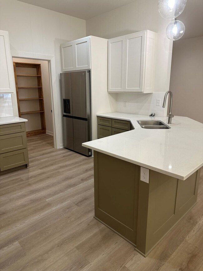 Primary Photo - 2-bedroom 2 bath luxury apartment housing