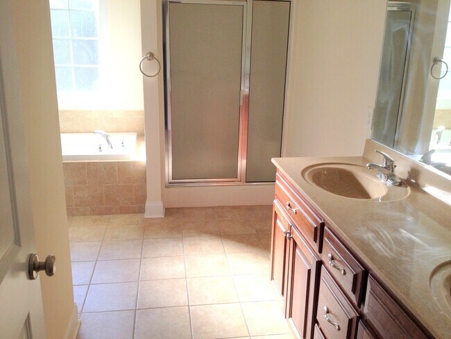 Building Photo - 109 Ledbury Cove