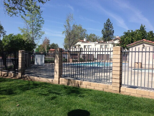 Building Photo - Beautiful CONDO for rent ! 1/2 OFF 1ST MONTH RENT!!