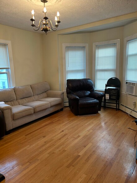 Building Photo - 56 Mozart St