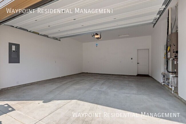 Building Photo - 2457 N Ashgrove Ln
