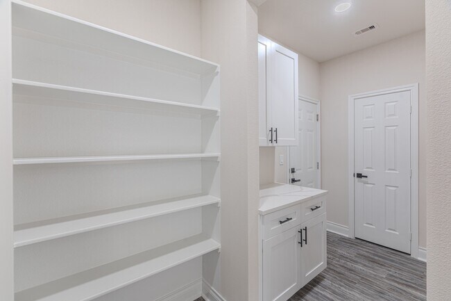 Building Photo - 6814 Champion Ln