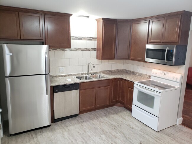 Building Photo - 5825 Balsam Rd