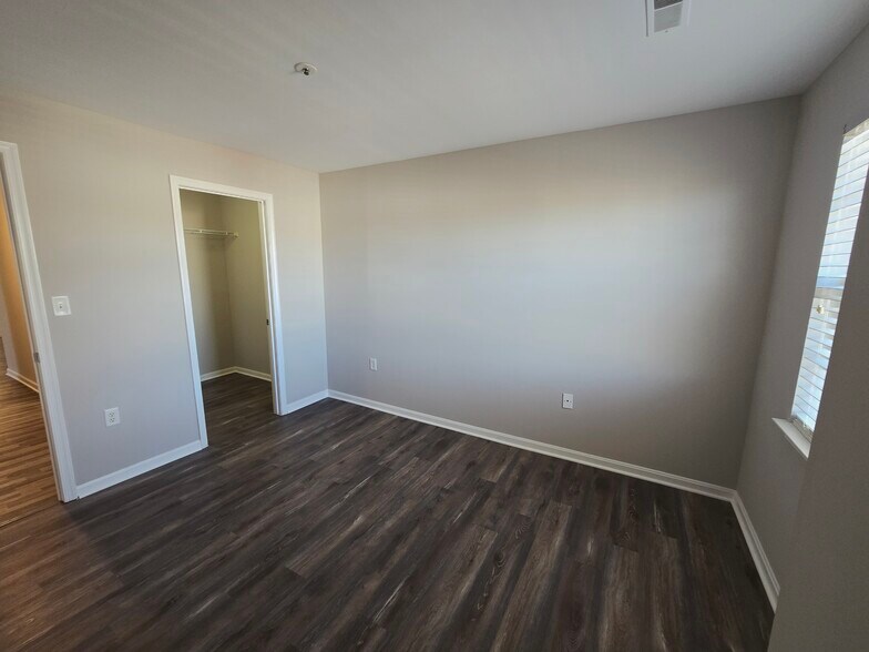 Building Photo - 8388 Montgomery Run Rd