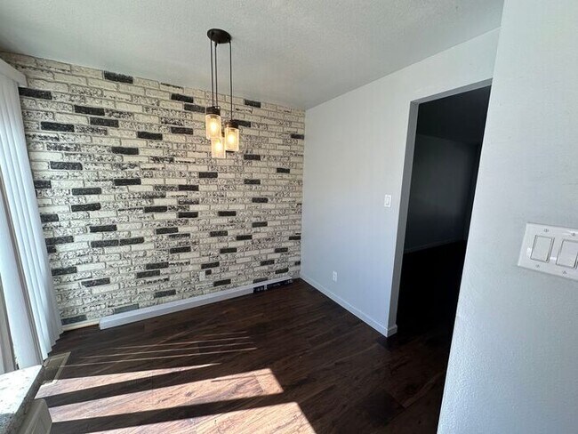Building Photo - 845 Ridgewood Dr