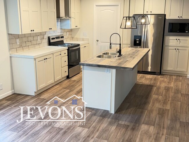 Building Photo - Charming Maple Valley Home on a Quiet Residential Street