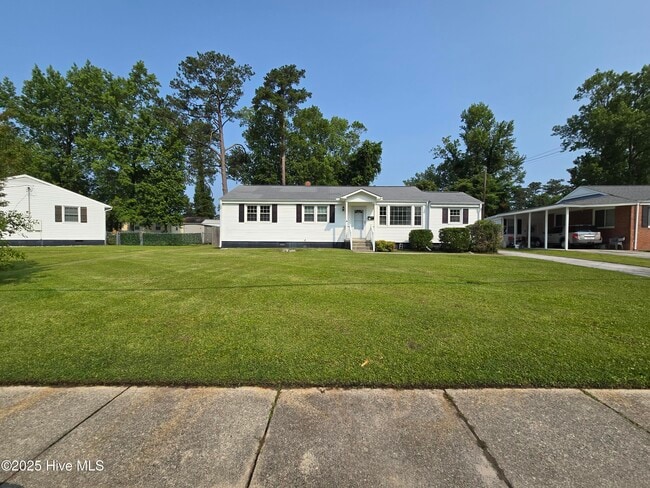 Building Photo - 801 Barn St