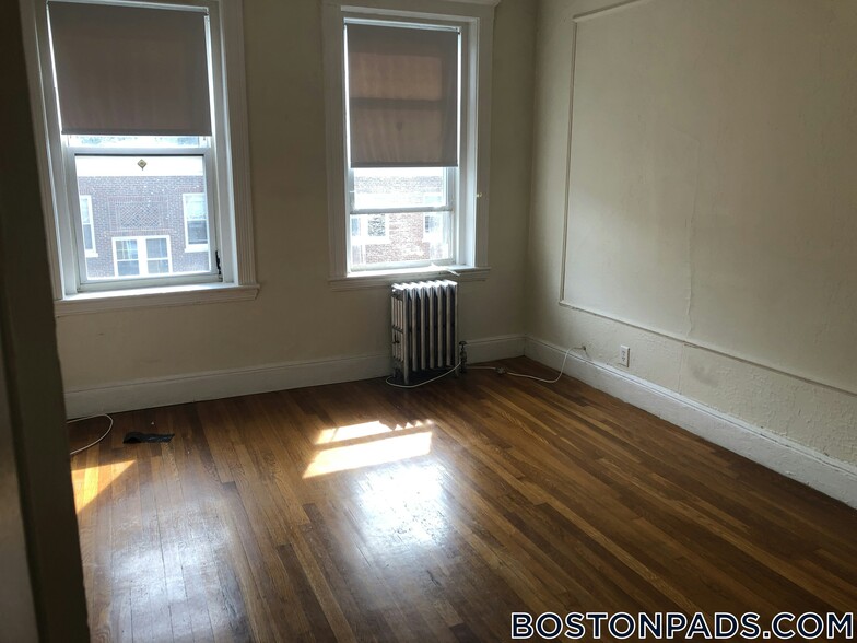 Building Photo - 4 Vinal St.
