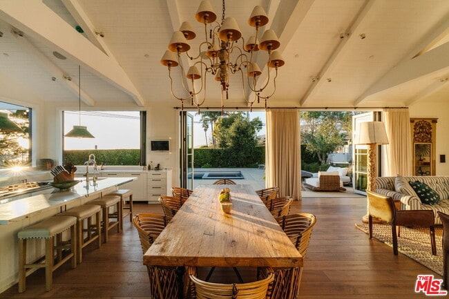 Building Photo - 5770 Busch Dr