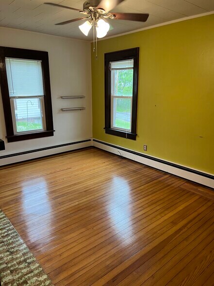 upstairs bedroom - 925 Ridgeway Ave