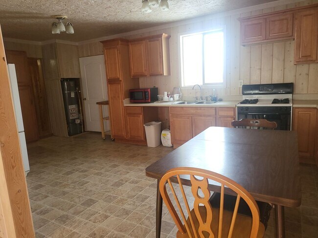 Building Photo - 1411 Piney Dr